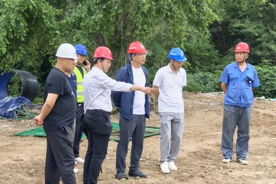 1752482317197211.jpg 沈陽水務集團副總經理王金鵬到沈陽市西部區域近期(遼中區)供水工程轉輸泵站檢查指導工作.jpg